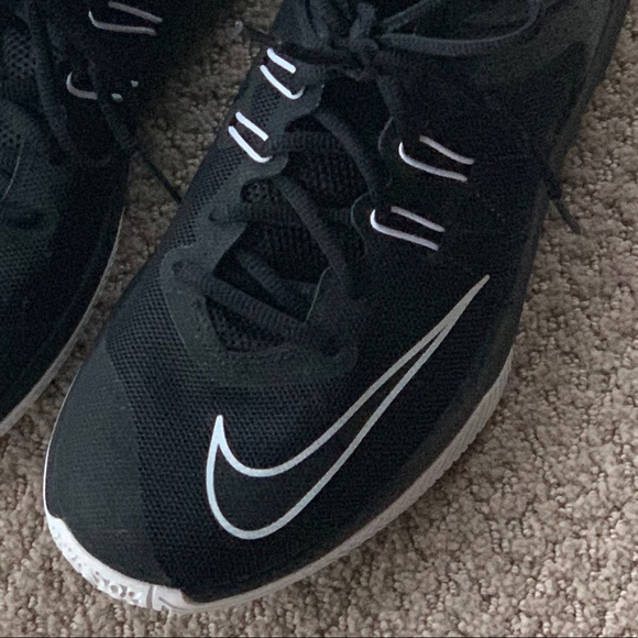 Nike Air Versitile II Basketball Shoes - Picture 3 of 4